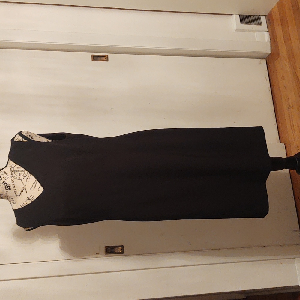 Beautiful Kasper Black V Neck Sheath Dress Size 10p